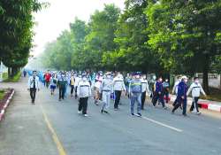 ဆောင်းလေအေးလေး ထိတွေ့ရေး နံနက်ခင်းတိုင်း လမ်းလျှောက်ပေး