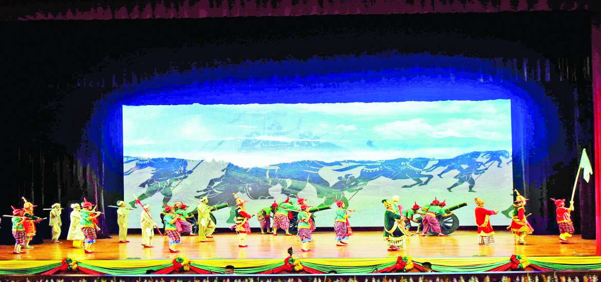 ‘အသက်ထက်မြတ်သော ဂုဏ်သိက္ခာ’ ဆို ငို ပြော ဇာတ်တော်ကြီးကို နေပြည်တော်ရှိ ဇေယျာသီရိဗိမာန်သဘင်ဆောင်၌  စက်တင်ဘာ ၂၅ ရက်က တင်ဆက်ကပြဖျော်ဖြေစဉ်။